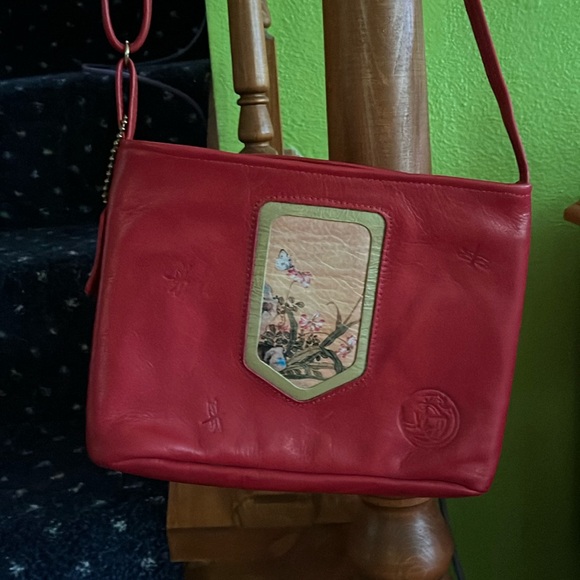 Sophia Bag
8L x 6H art image from Japanese wood block print 50’ adjustable strap - Picture 1 of 5